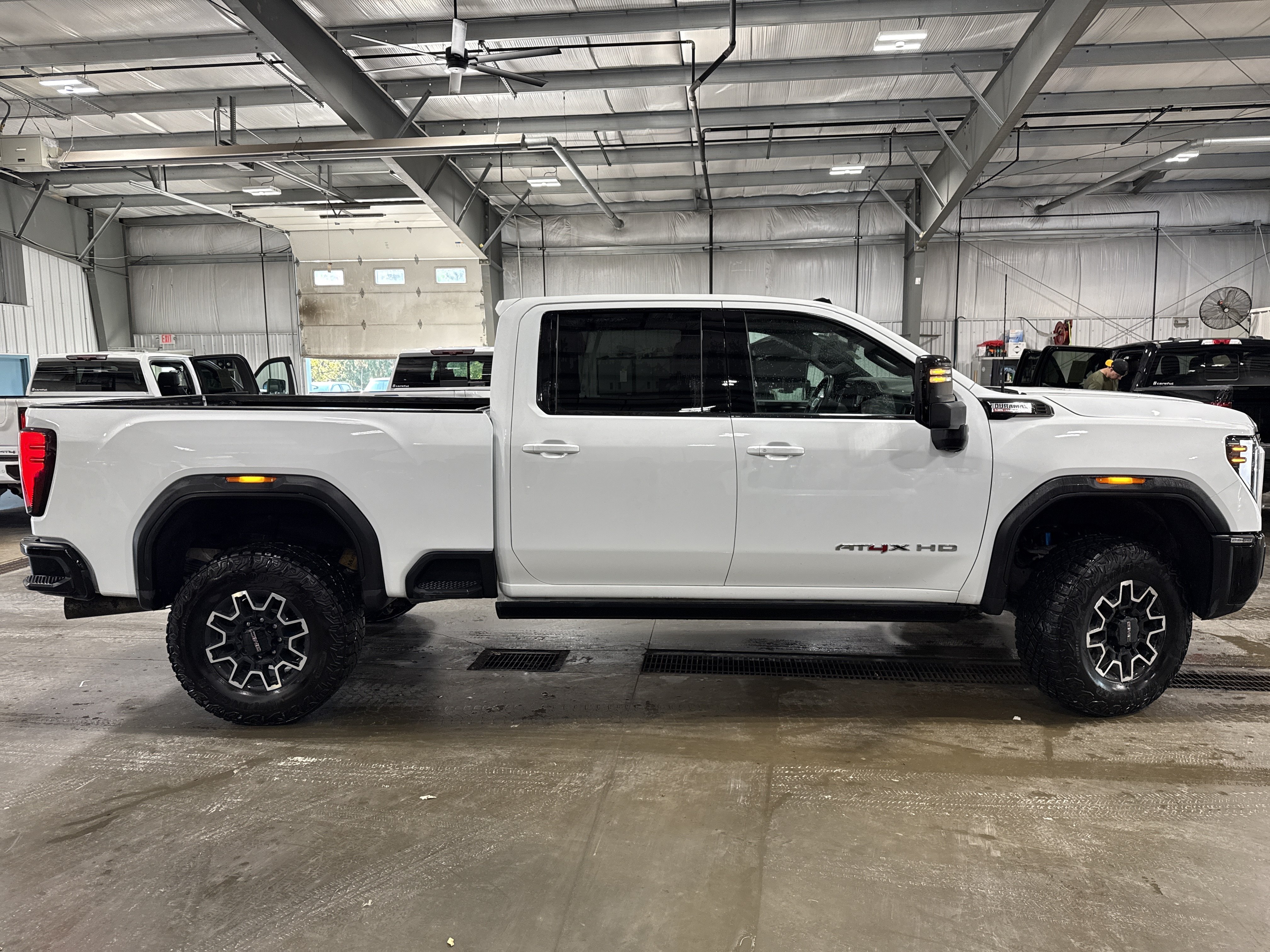 Used 2025 GMC Sierra 2500 AT4X AWD/4WD image 2