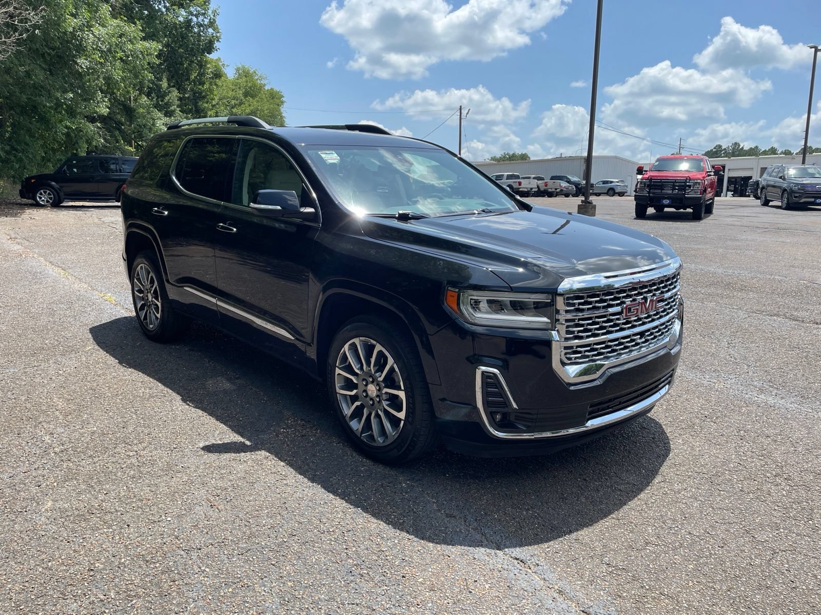 Used 2023 GMC Acadia Denali FWD image 9