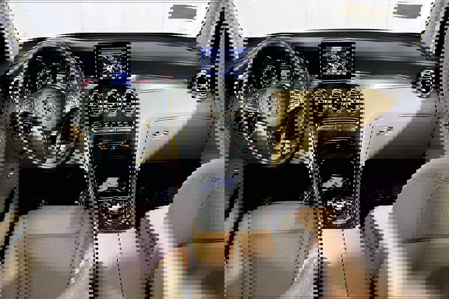 Used 2017 Mercedes-Benz GLC 300 4MATIC image 16