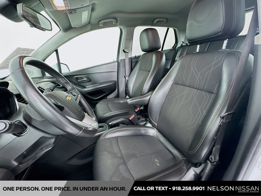 Used 2020 Chevrolet Trax LT w/ LT Convenience Package AWD/4WD image 19