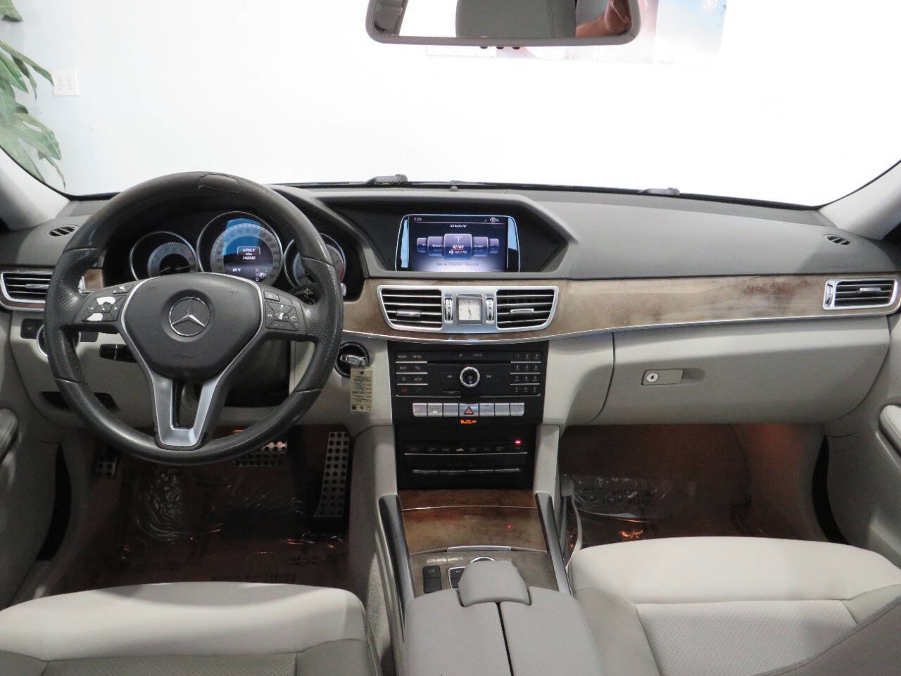 Used 2016 Mercedes-Benz E 350 Sedan w/ Premium Package image 15