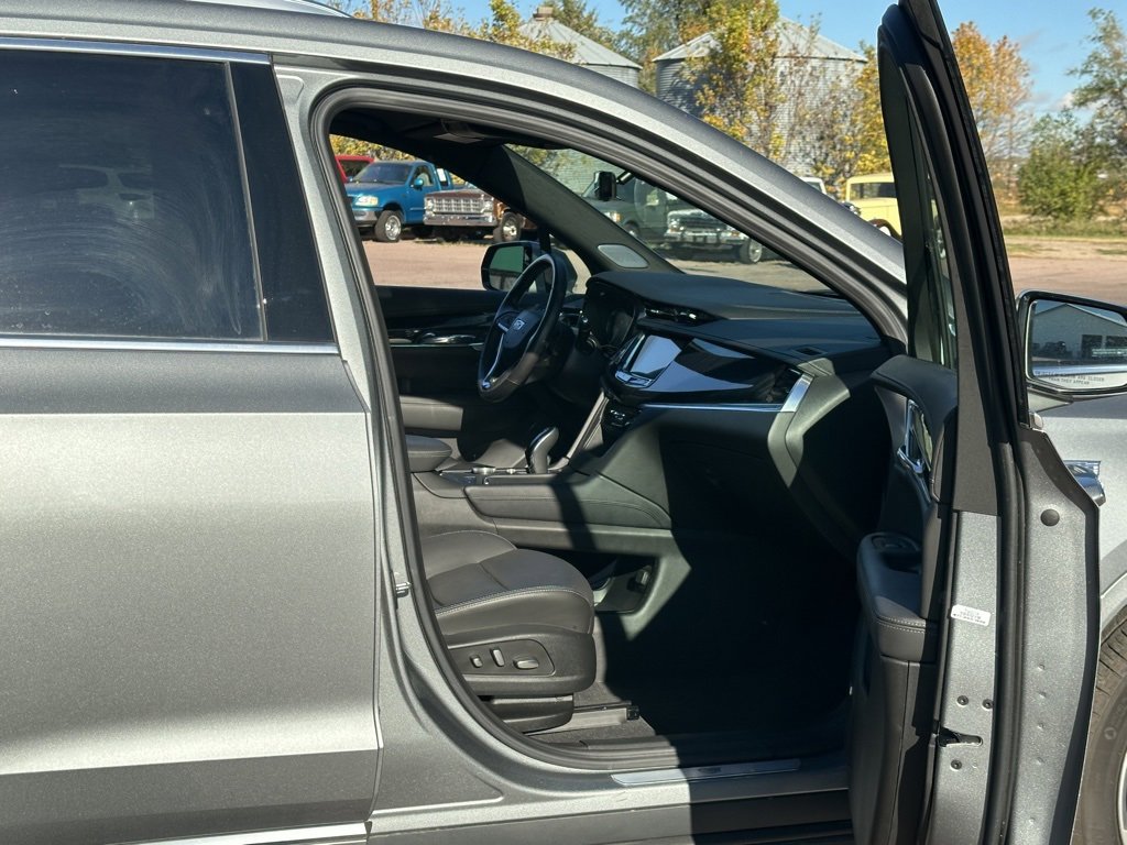 Used 2024 Cadillac XT6 Premium Luxury image 32