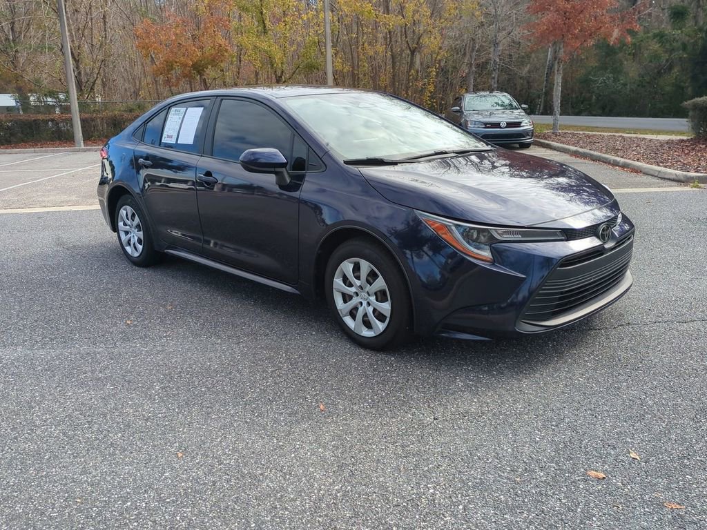Used 2023 Toyota Corolla LE image 3