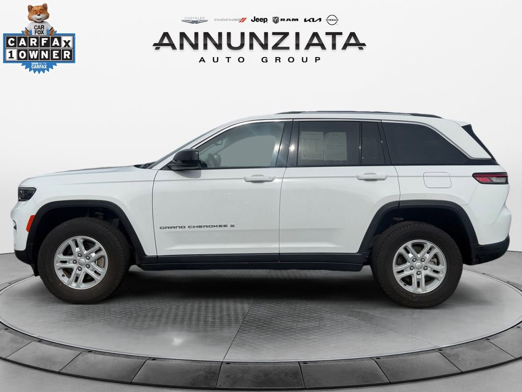 Used 2023 Jeep Grand Cherokee Laredo AWD/4WD image 2