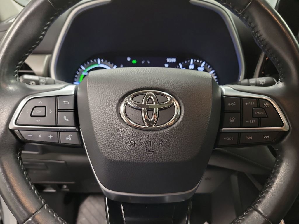Used 2021 Toyota Highlander XLE image 18