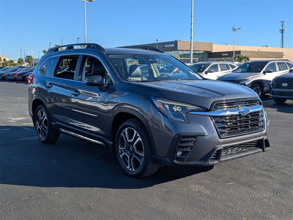 Used 2023 Subaru Ascent Limited image 3
