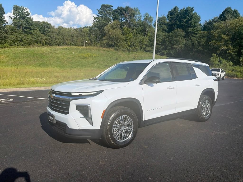 New 2026 Chevrolet Traverse LT w/ Driver Confidence Package AWD/4WD image 4