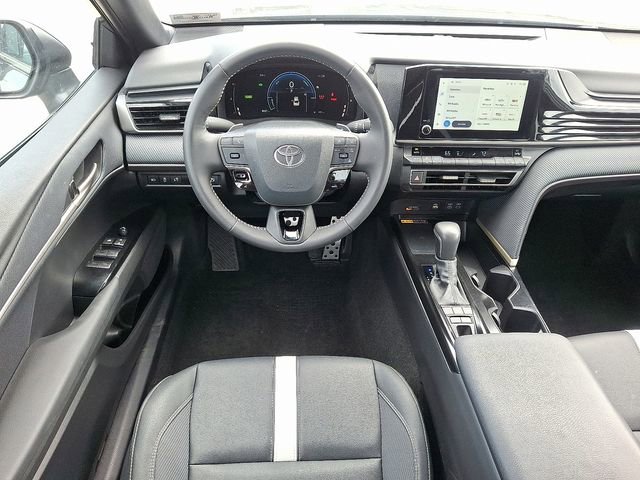 Used 2025 Toyota Camry SE image 11