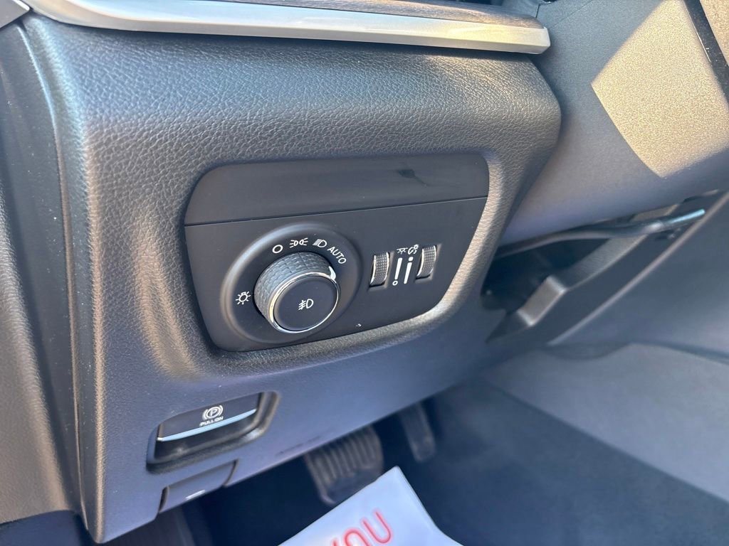 Used 2023 Jeep Grand Cherokee Limited image 17