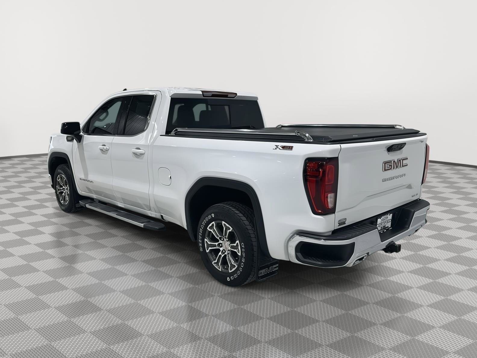 Used 2024 GMC Sierra 1500 SLE image 3
