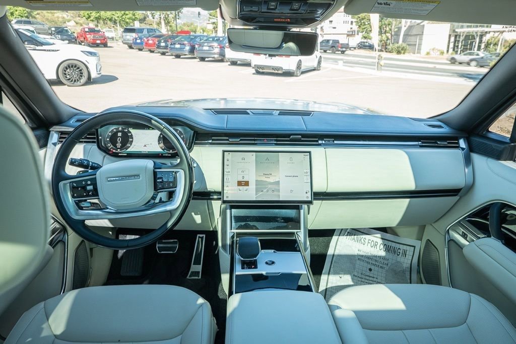 Used 2025 Land Rover Range Rover Long Wheelbase Autobiography image 24