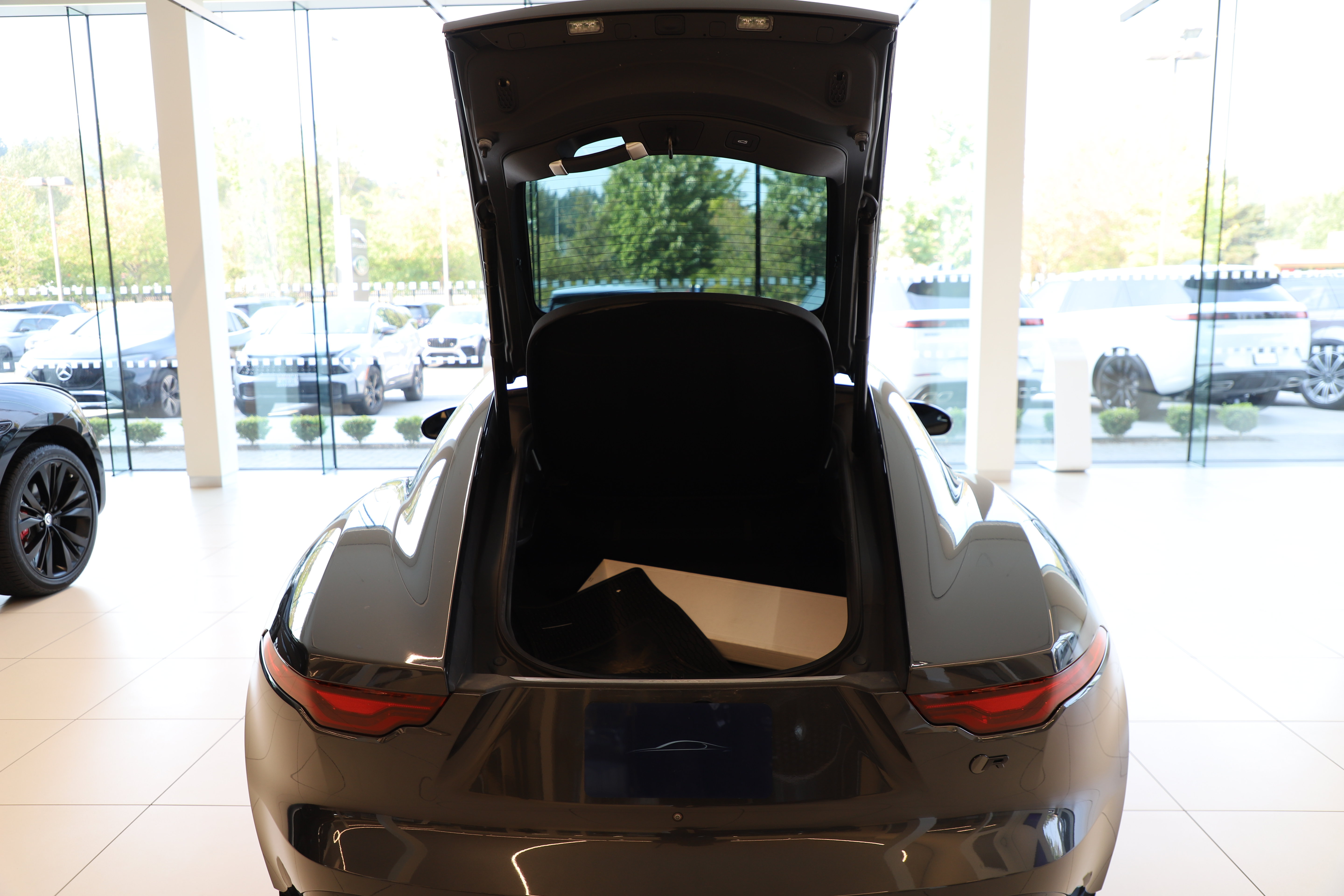 New 2024 Jaguar F-TYPE R AWD/4WD image 9