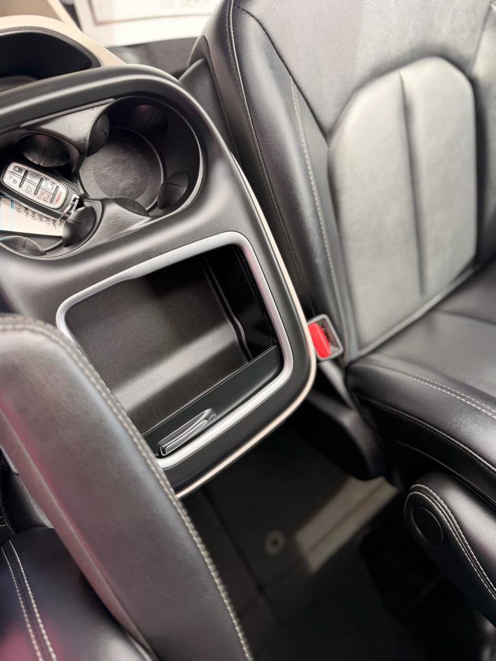 Used 2024 Chrysler Pacifica Touring-L FWD image 33