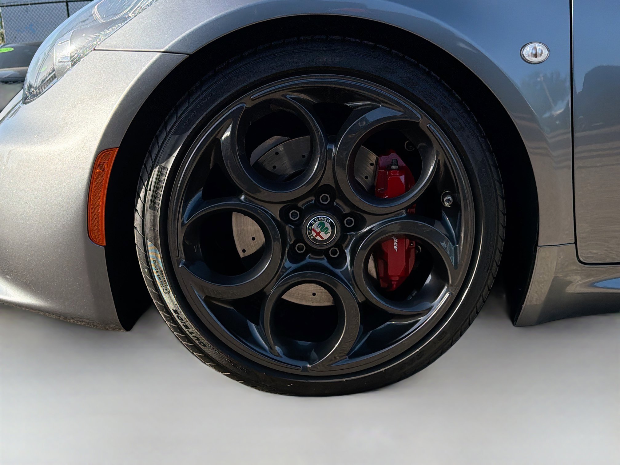 Used 2020 Alfa Romeo 4C Spider RWD image 34