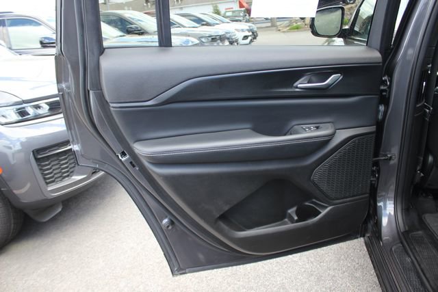 Used 2023 Jeep Grand Cherokee L Altitude AWD/4WD image 21