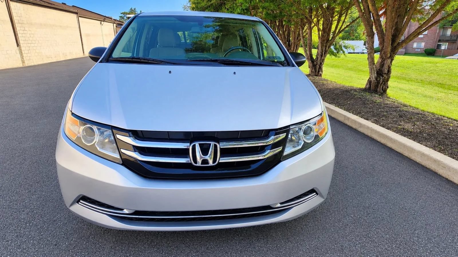 Used 2014 Honda Odyssey LX image 2