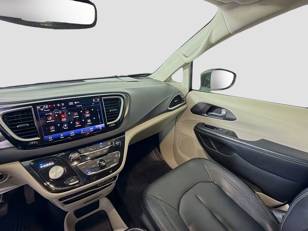 Used 2022 Chrysler Pacifica Touring-L image 24