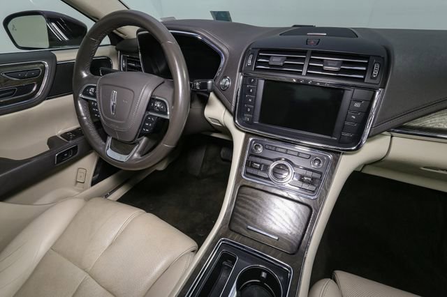Used 2018 Lincoln Continental Select AWD/4WD image 18