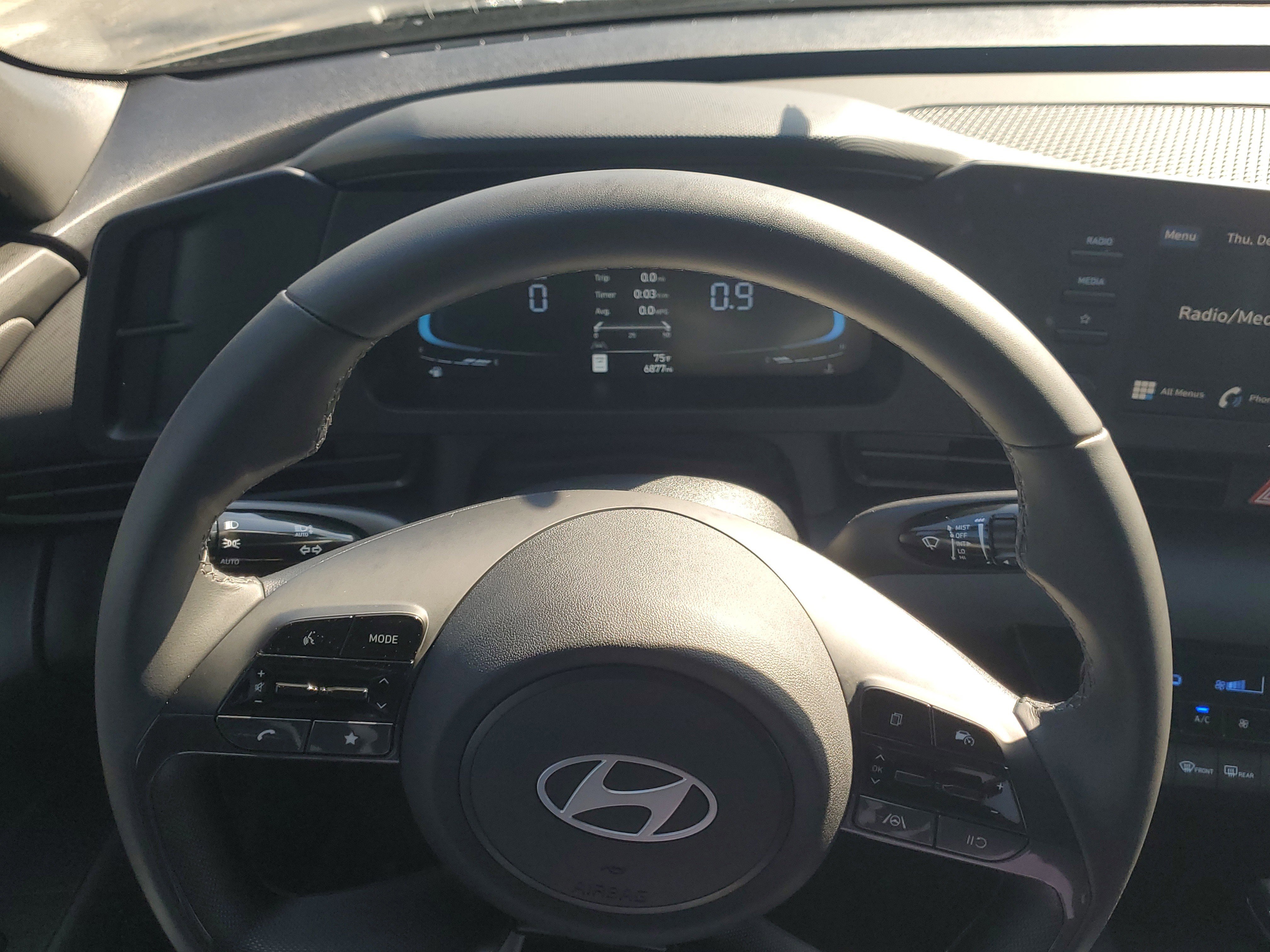 Used 2025 Hyundai Elantra Sport image 20