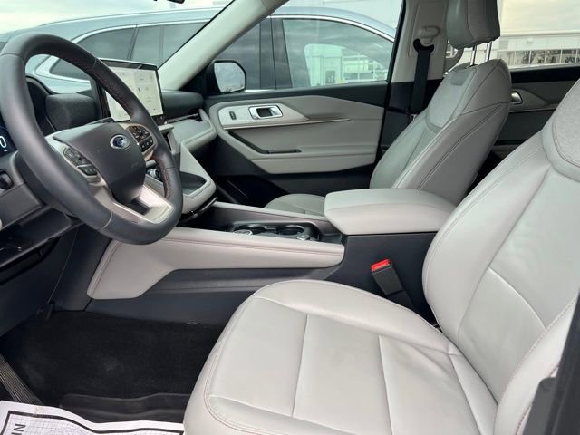 Used 2025 Ford Explorer Active w/ Active Comfort Package AWD/4WD image 13