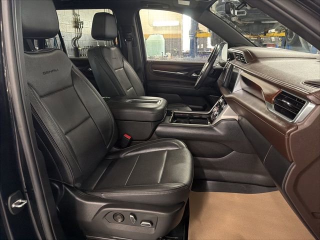 Used 2022 GMC Yukon Denali w/ Advanced Technology Package image 23