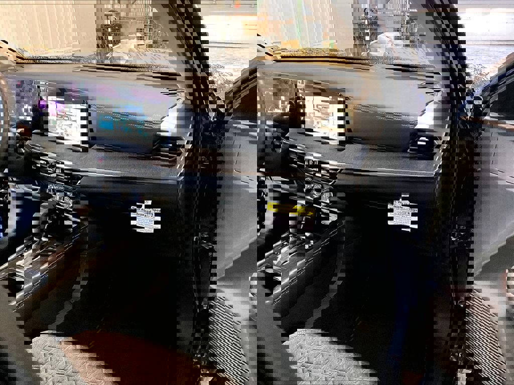 Used 2025 Nissan Kicks SV image 13