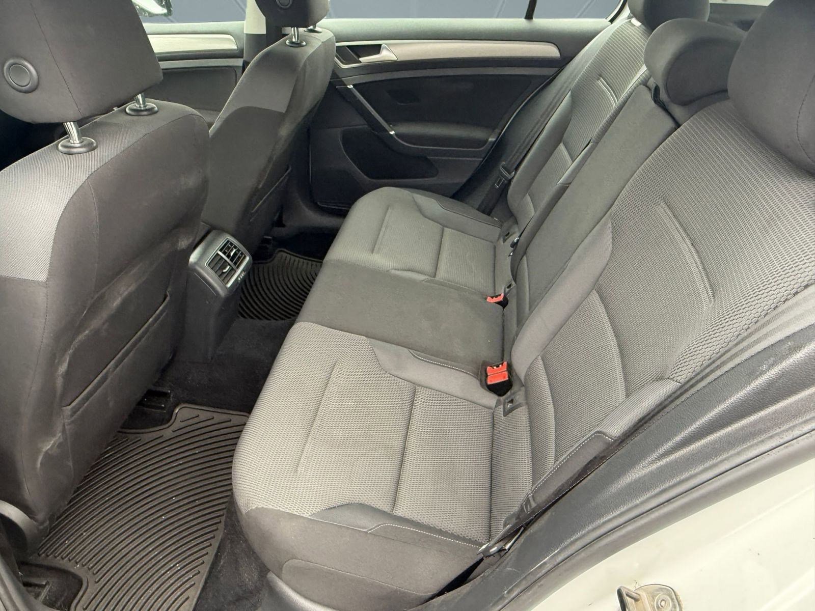 Used 2016 Volkswagen Golf S image 11