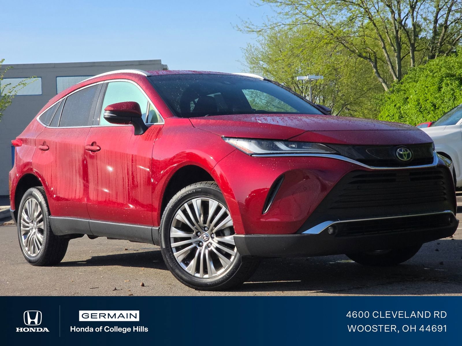 Used 2024 Toyota Venza XLE AWD/4WD image 2