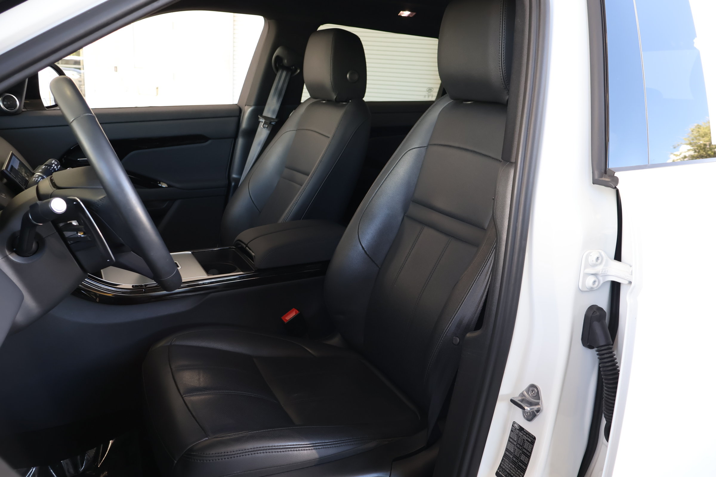 Used 2025 Land Rover Range Rover Evoque S AWD/4WD image 2