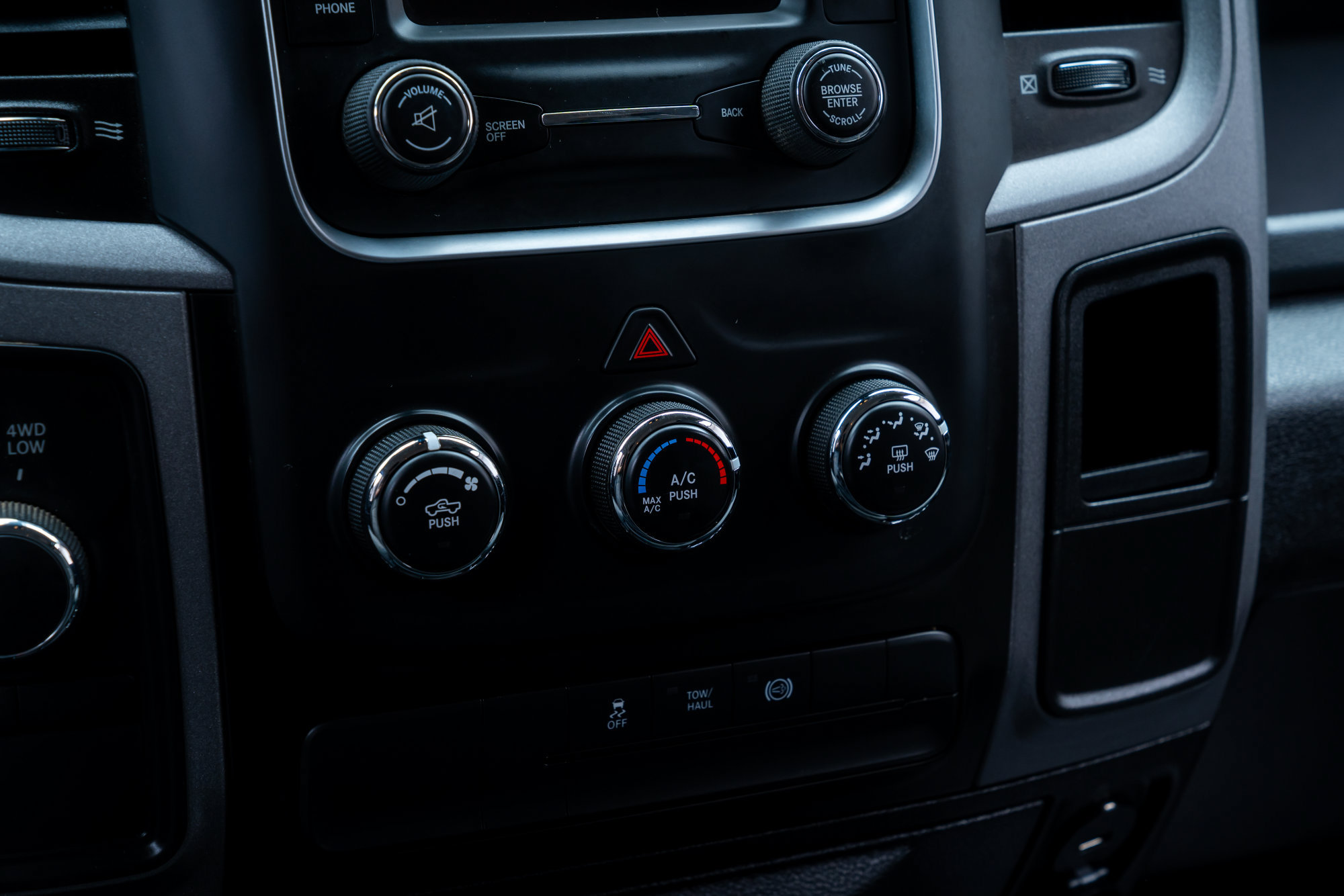 Used 2014 RAM 2500 Tradesman w/ Chrome Appearance Group AWD/4WD image 11