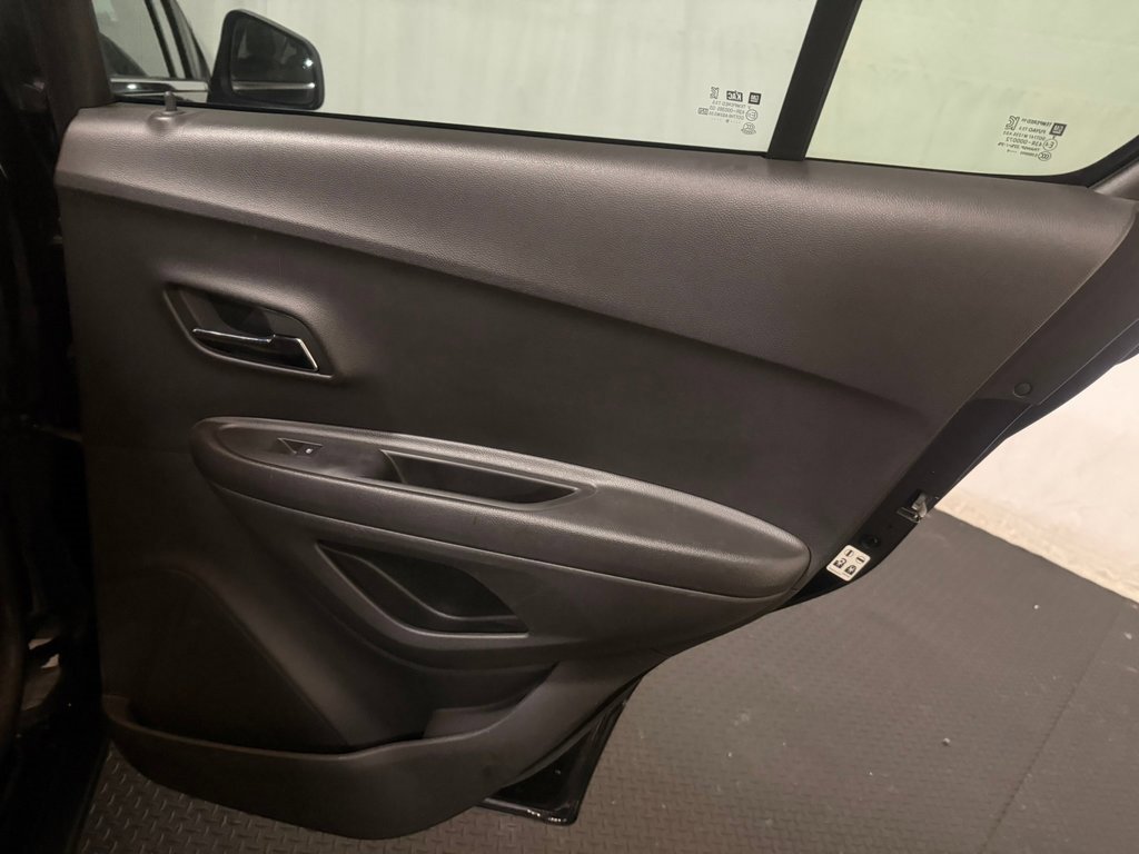 Used 2019 Chevrolet Trax LT w/ LT Convenience Package image 28