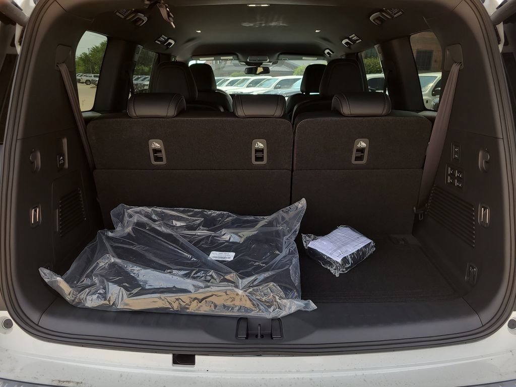 New 2026 Nissan Armada PRO-4X w/ Captain's Chari Seat Package AWD/4WD image 8