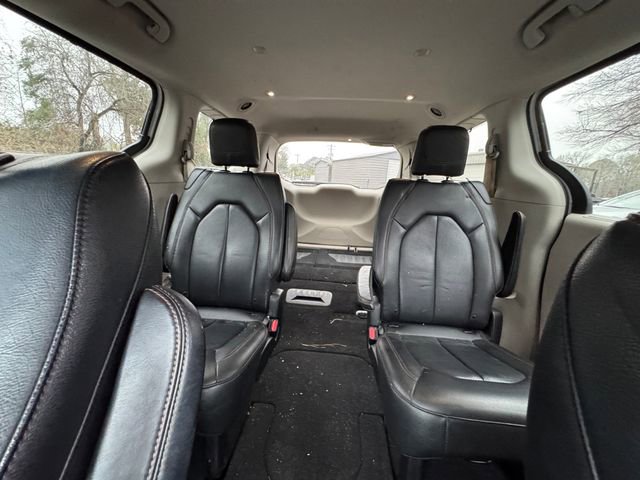 Used 2019 Chrysler Pacifica Touring-L image 26