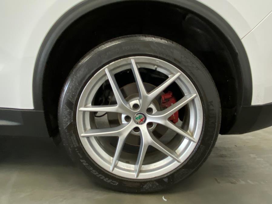 Used 2019 Alfa Romeo Stelvio Ti image 18