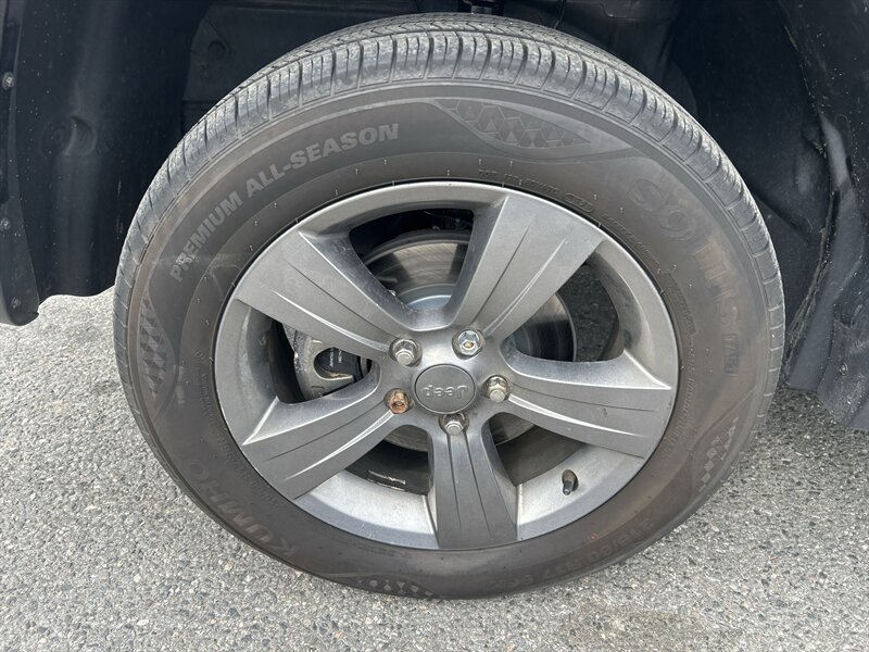 Used 2015 Jeep Patriot High Altitude AWD/4WD image 7