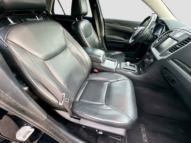 Used 2016 Chrysler 300 C image 30