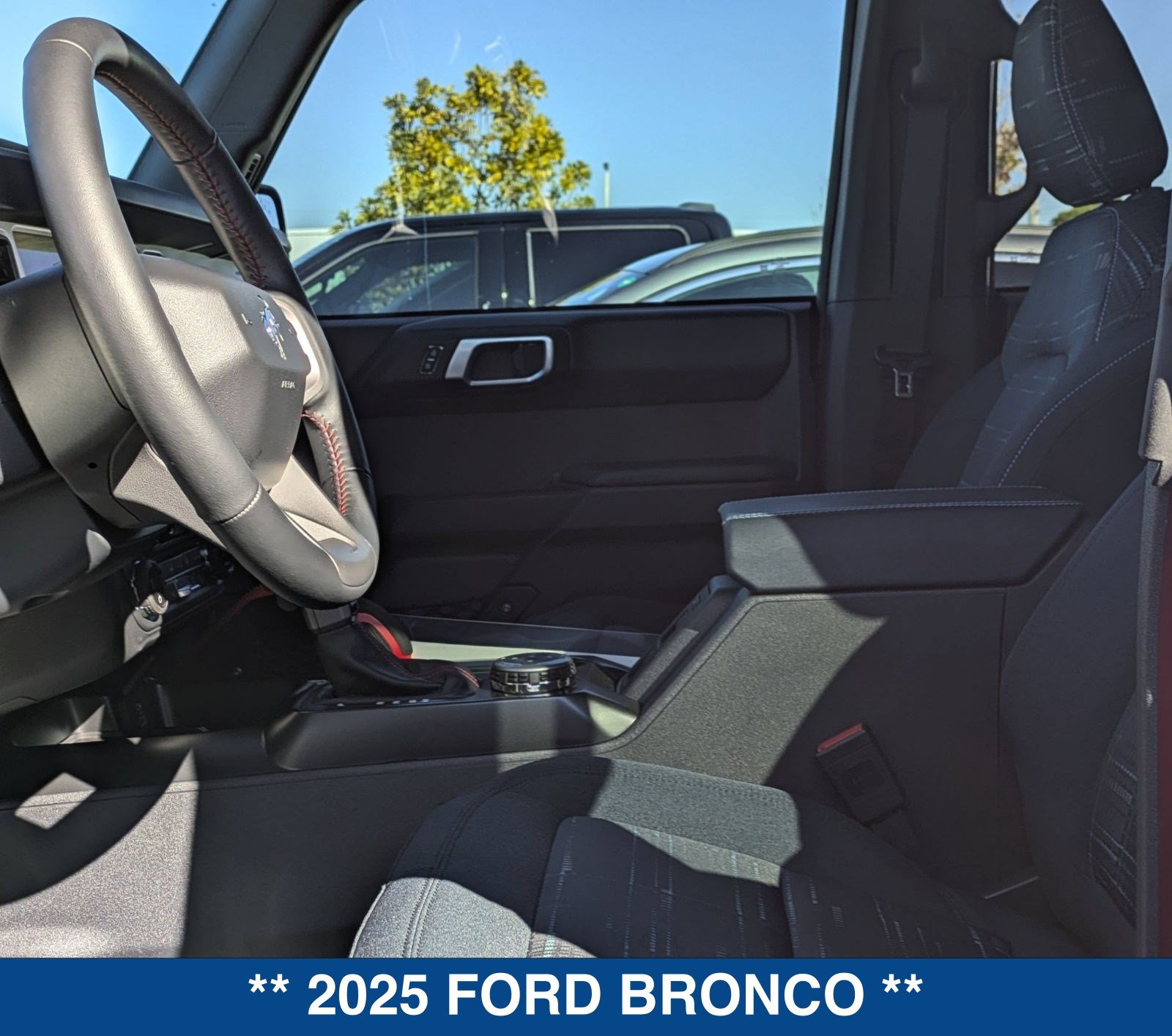 Used 2025 Ford Bronco Heritage Edition AWD/4WD image 37