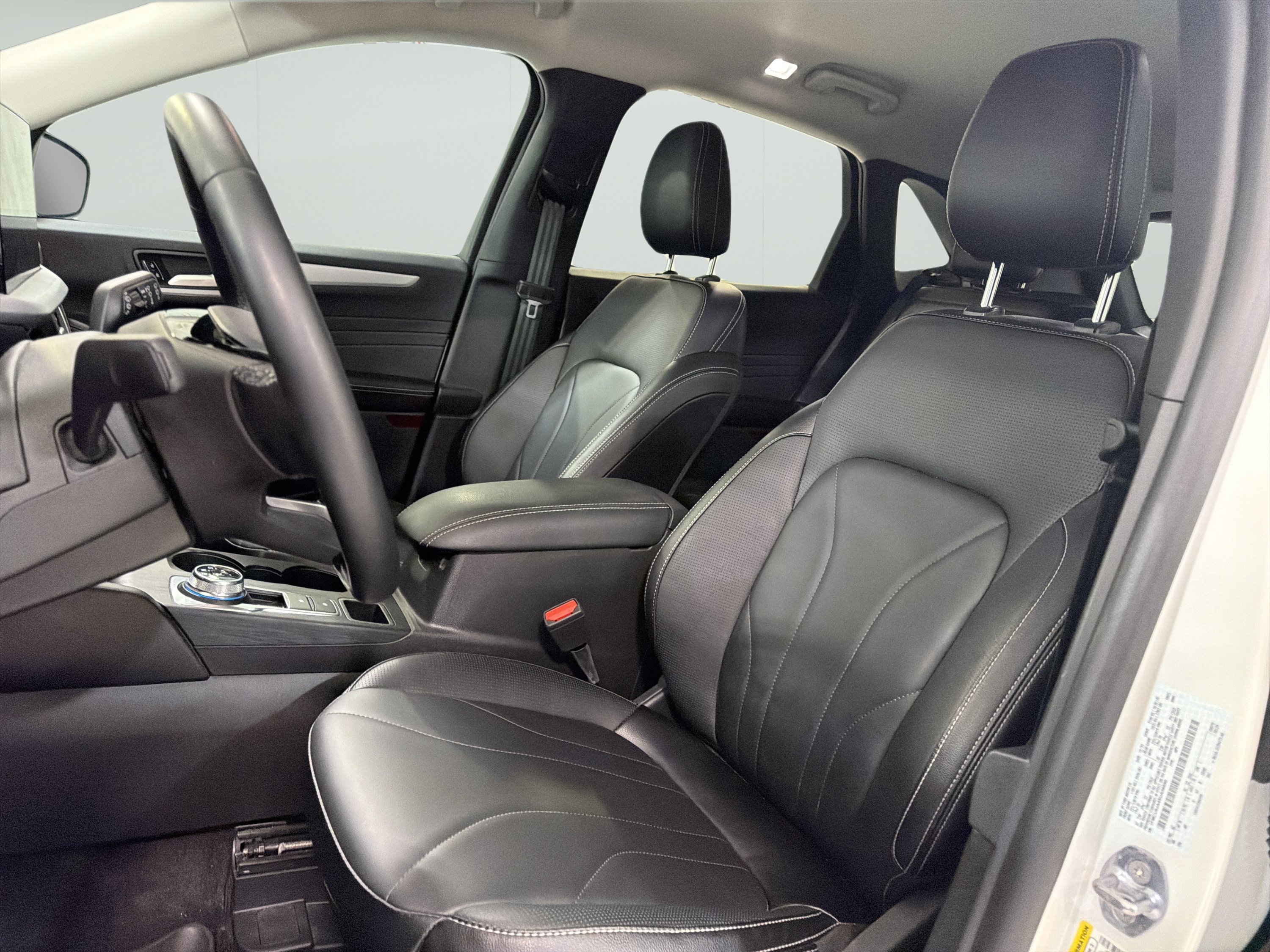 Used 2025 Ford Escape Platinum w/ Premium Technology Package AWD/4WD image 9