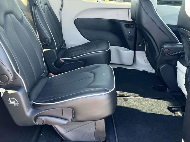 Used 2023 Chrysler Pacifica Limited image 23