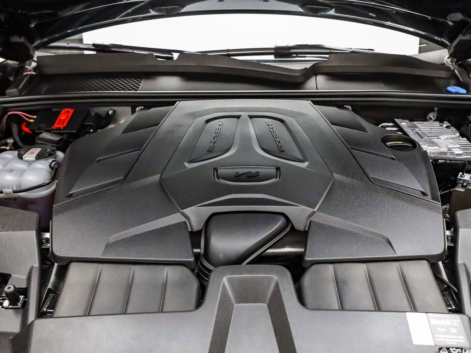 Certified 2025 Porsche Cayenne image 31