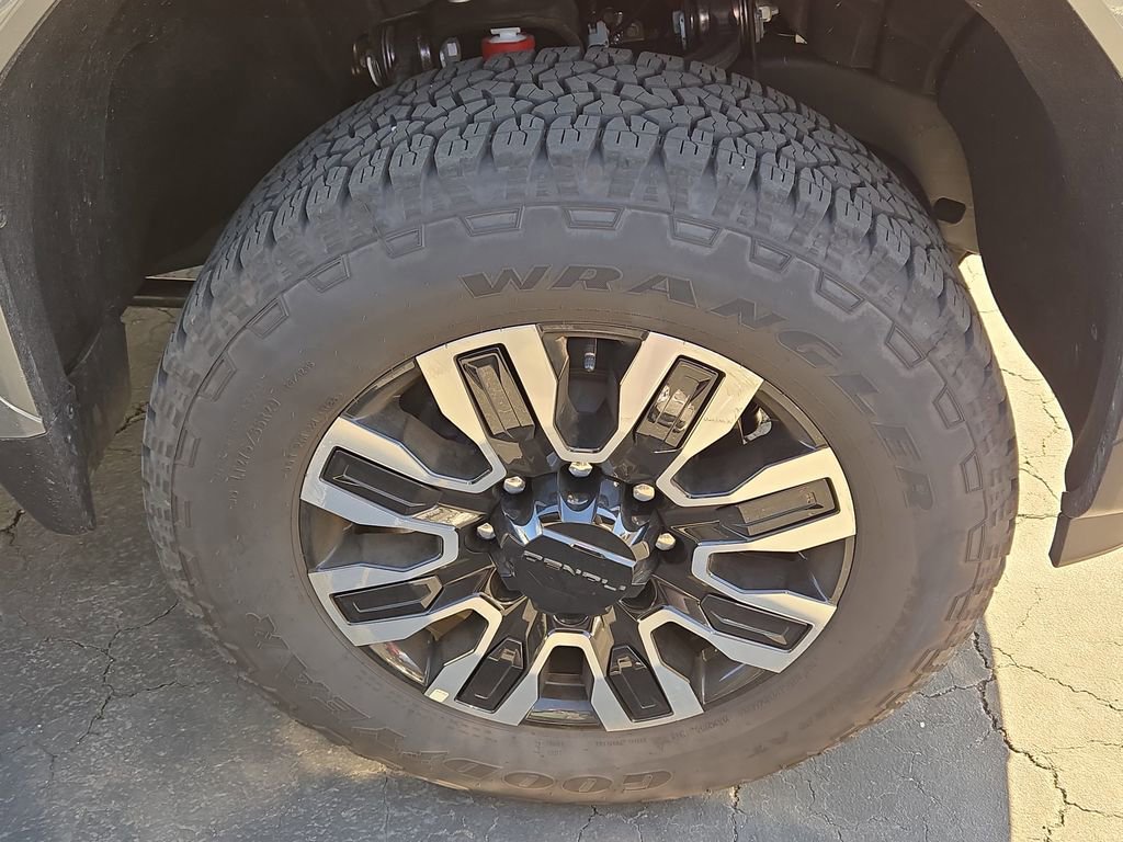 Certified 2025 GMC Sierra 2500 Denali Ultimate w/ Max Trailering Package image 4