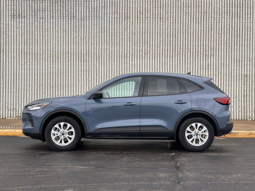 Used 2025 Ford Escape Active w/ Tech Pack #1 AWD/4WD image 2