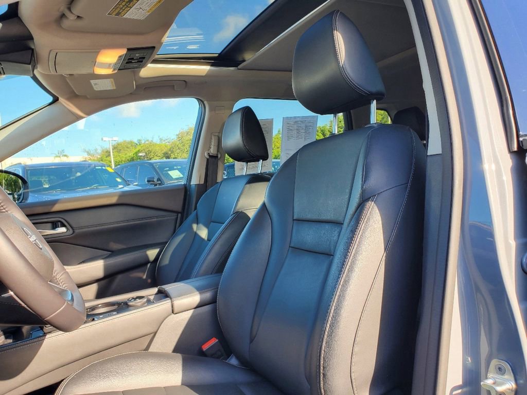 Used 2022 Nissan Rogue SL image 16