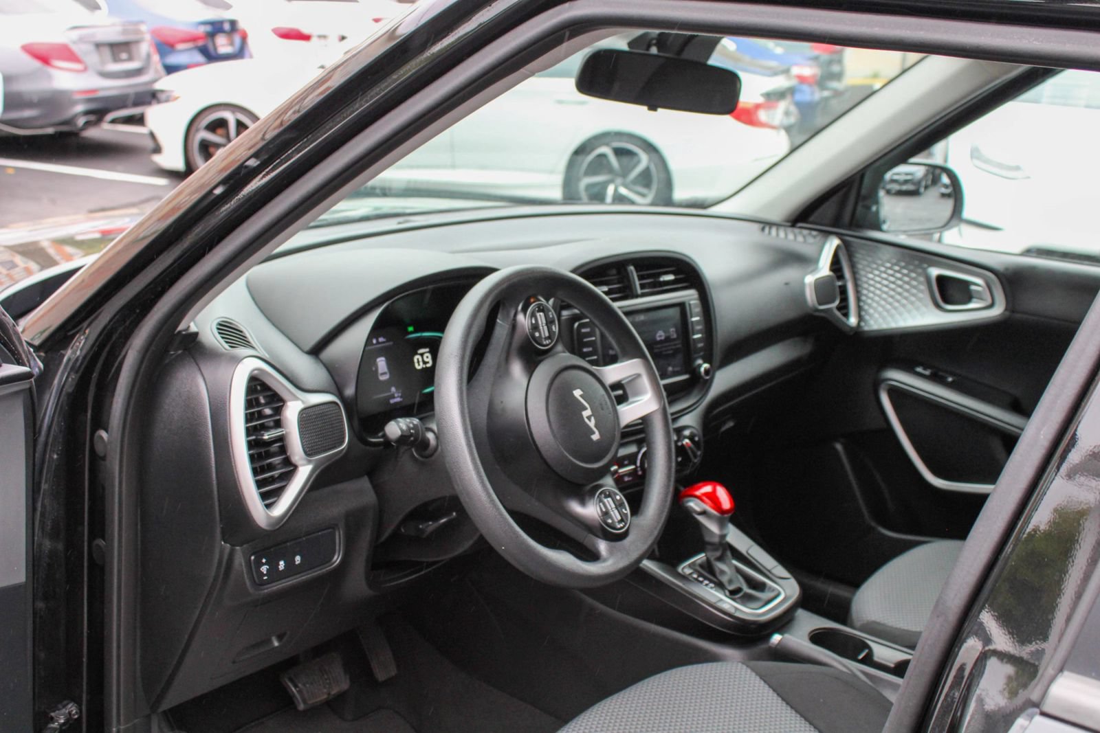 Used 2023 Kia Soul LX w/ LX Technology Package FWD image 8