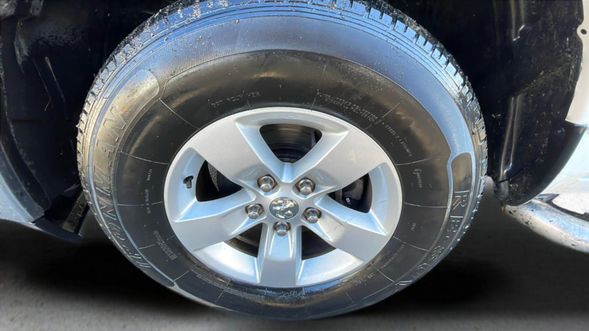 Used 2014 RAM 1500 4x4 Crew Cab w/ Exterior Appearance Group image 19