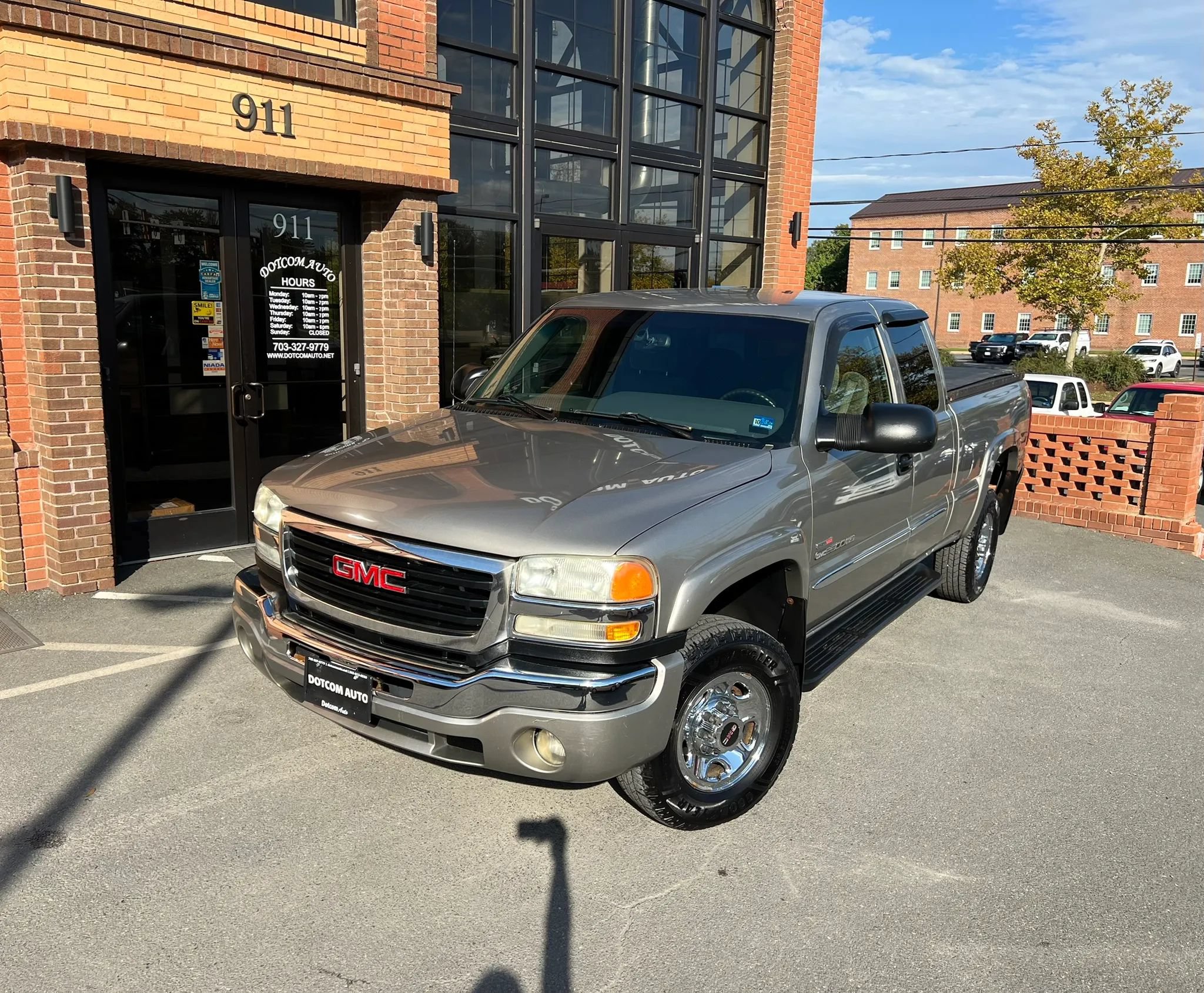 Used 2003 GMC Sierra 2500 SLE RWD image 1