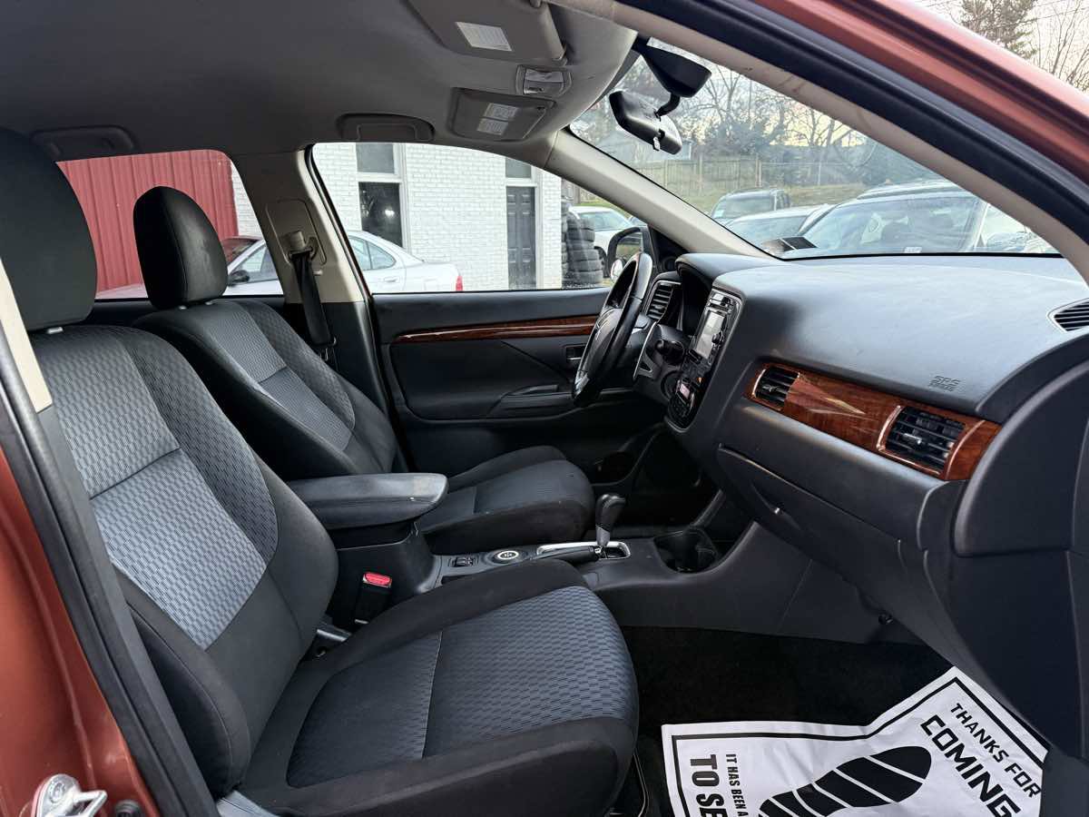 Used 2014 Mitsubishi Outlander GT image 10
