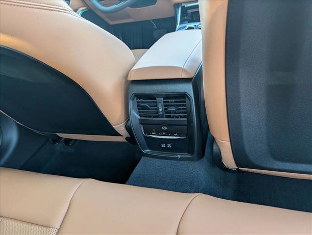 Used 2025 BMW 330i Sedan w/ Premium Package image 26