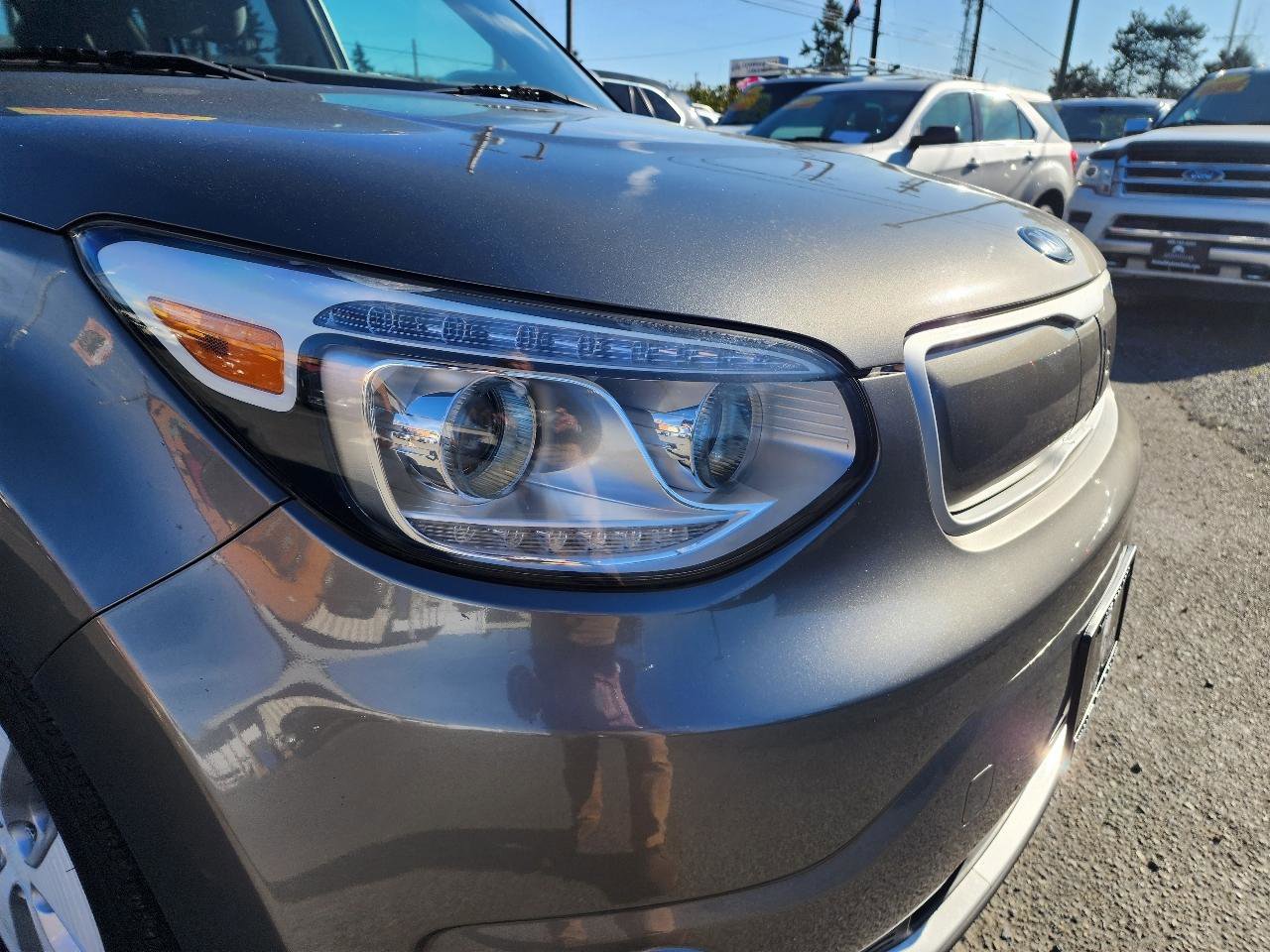 Used 2016 Kia Soul EV FWD image 31