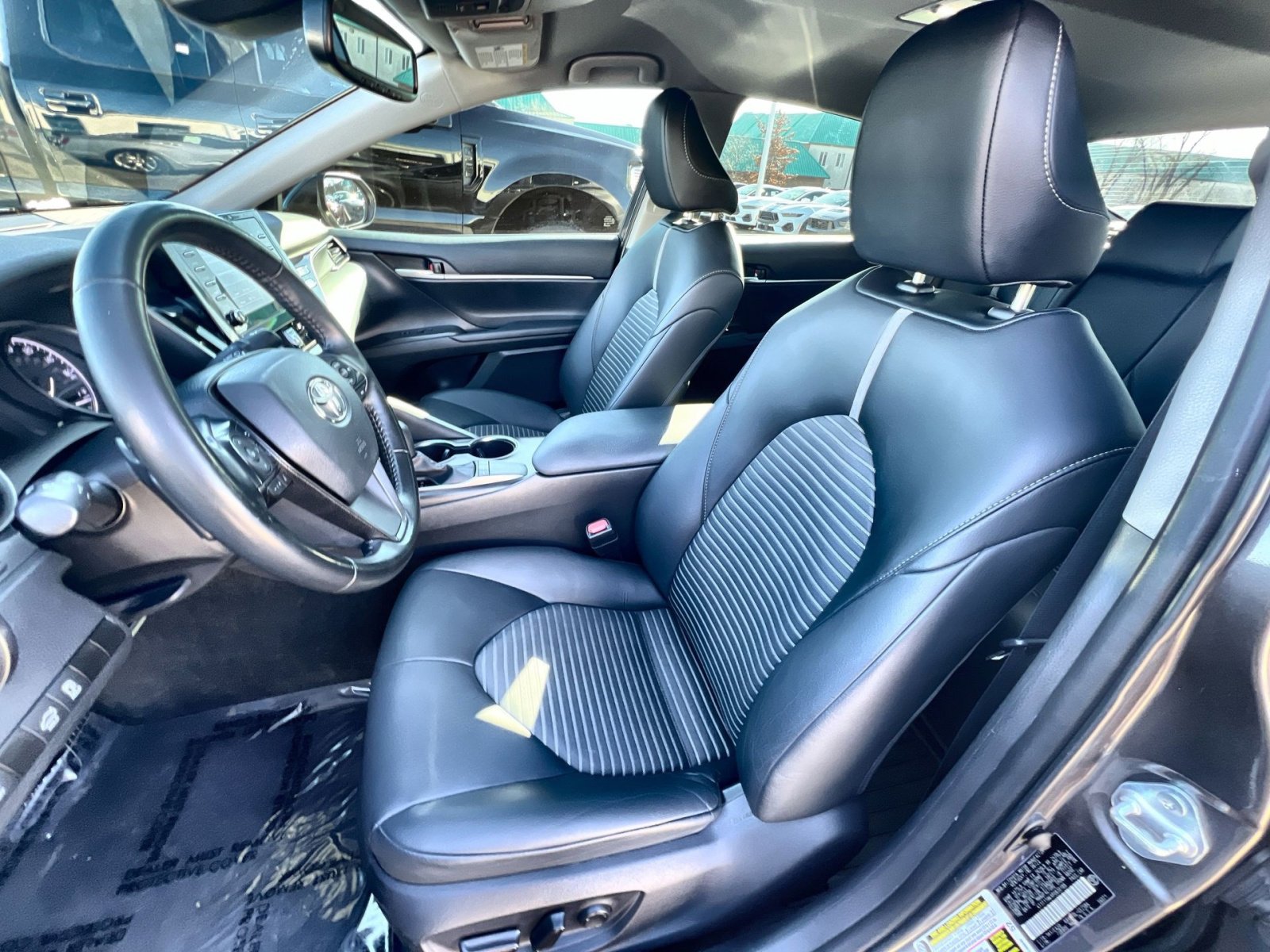 Used 2023 Toyota Camry SE w/ Convenience Package image 13